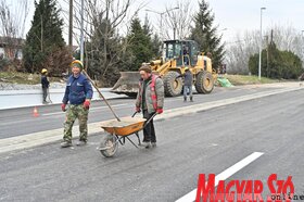 Befejező munkálatok az újvidéki Partizán utcai vasúti felüljárónál (Ótos András felvétele)