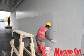 Befejező munkálatok az újvidéki Partizán utcai vasúti felüljárónál (Ótos András felvétele)