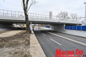 Befejező munkálatok az újvidéki Partizán utcai vasúti felüljárónál (Ótos András felvétele)
