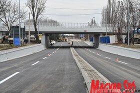 Befejező munkálatok az újvidéki Partizán utcai vasúti felüljárónál (Ótos András felvétele)