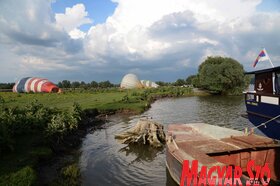 Bemutatták a turistákat szállító hőlégballonokat Krčedin szigetén