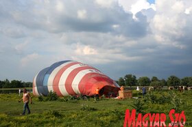 Bemutatták a turistákat szállító hőlégballonokat Krčedin szigetén