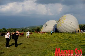 Bemutatták a turistákat szállító hőlégballonokat Krčedin szigetén