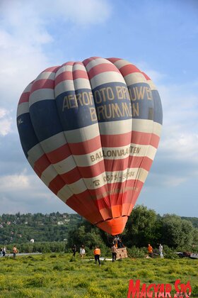 Bemutatták a turistákat szállító hőlégballonokat Krčedin szigetén