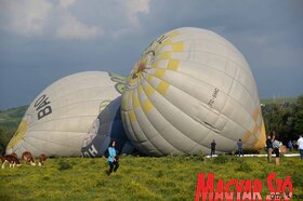 Bemutatták a turistákat szállító hőlégballonokat Krčedin szigetén