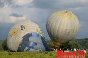 Bemutatták a turistákat szállító hőlégballonokat Krčedin szigetén