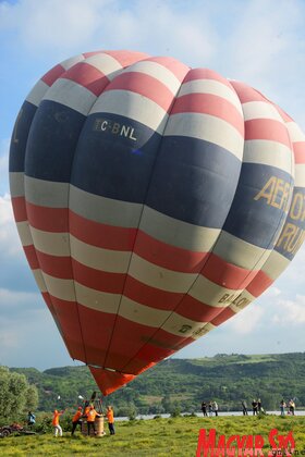 Bemutatták a turistákat szállító hőlégballonokat Krčedin szigetén