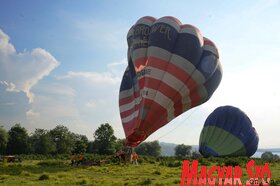 Bemutatták a turistákat szállító hőlégballonokat Krčedin szigetén