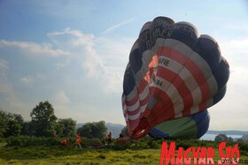 Bemutatták a turistákat szállító hőlégballonokat Krčedin szigetén