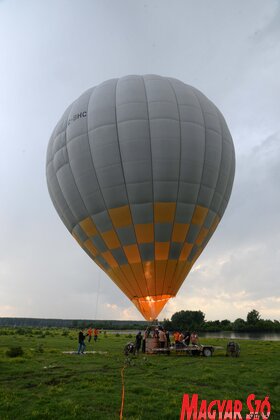 Bemutatták a turistákat szállító hőlégballonokat Krčedin szigetén