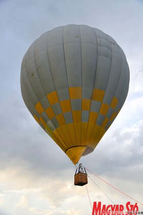 Bemutatták a turistákat szállító hőlégballonokat Krčedin szigetén