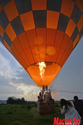 Bemutatták a turistákat szállító hőlégballonokat Krčedin szigetén