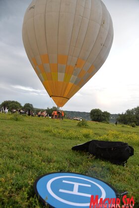 Bemutatták a turistákat szállító hőlégballonokat Krčedin szigetén