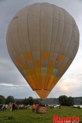 Bemutatták a turistákat szállító hőlégballonokat Krčedin szigetén