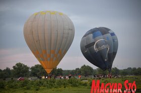 Bemutatták a turistákat szállító hőlégballonokat Krčedin szigetén