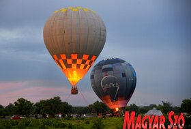 Bemutatták a turistákat szállító hőlégballonokat Krčedin szigetén