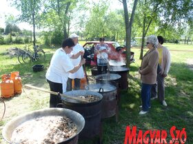 Birkanyíró és birkapörkölt-főző verseny Zentán