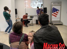 Branko Lučić fotókiállítása az Amerikai Kuckóban a dzsessz hónapja alkalmából 