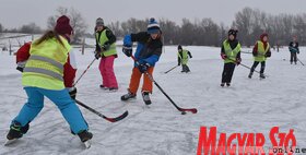 Hoki és korcsolya az újvidéki Kis-Dunán