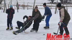 Hoki és korcsolya az újvidéki Kis-Dunán