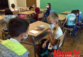 Iskolakezdés az újvidéki Petőfiben (Ótos András felvétele)