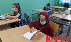 Iskolakezdés az újvidéki Petőfiben (Ótos András felvétele)