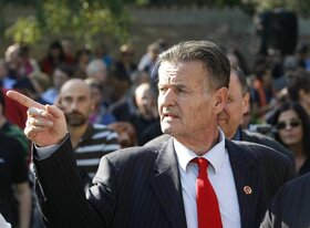 Jovanka Broz, udovica bivseg predsednika SFRJ Josipa Broza, sahranjena je uz drzavne i vojne pocasti, pored groba svog supruga u Kuci cveca u Beogradu, 26. oktobra 2013.  Sahrani su prisustvovali clanovi porodice, premijer Srbije Ivica Dacic, potpredsedni