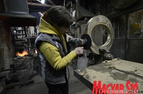 A szabadkai Antal Öntöde befejezte a nagyjából egy hónapig tartó munkát, melynek során kiöntötték azt a negyvenkét betűt, melyet felszerelnek majd az épületre
