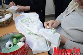 Kúla: Húsvéti műhelymunka a Népkörben (Paraczky László felvétele)
