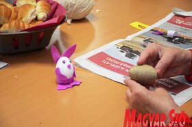 Kúla: Húsvéti műhelymunka a Népkörben (Paraczky László felvétele)