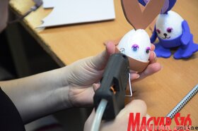 Kúla: Húsvéti műhelymunka a Népkörben (Paraczky László felvétele)