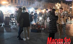 Karácsonyi vásár Újvidék belvárosában (Ótos András felvétele)