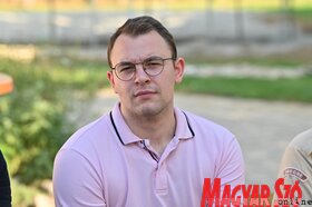 Kerekasztal-beszélgetés a XX. Ifjúsági Etnotáborban (Ótos András felvétele)