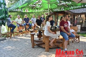Kerekasztal-beszélgetés a XX. Ifjúsági Etnotáborban (Ótos András felvétele)