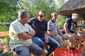 Kerekasztal-beszélgetés a XX. Ifjúsági Etnotáborban (Ótos András felvétele)