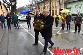 Koszorúzás a szabadkai Népkörnél (Molnár Edvárd felvétele)