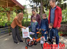 Látogatás a Mézeskalács tavaszi nyereményjátékának nyerteseinél (Dávid Csilla felvétele)