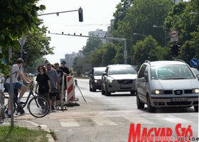 Lebénult Újvidék főútvonala - A Felszabadulás sugárút aszfaltburkolatát újítják fel (Dávid Csilla felvétele)