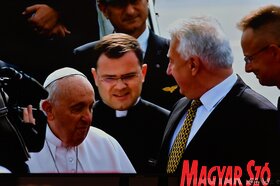 Megérkezett Ferenc pápa Budapestre (Ótos András felvétele)