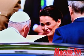 Megérkezett Ferenc pápa Budapestre (Ótos András felvétele)