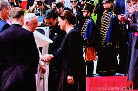 Megérkezett Ferenc pápa Budapestre (Ótos András felvétele)