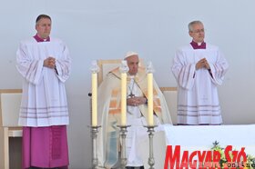 Pápai szentmise a Kossuth téren (Ótos András felvétele)