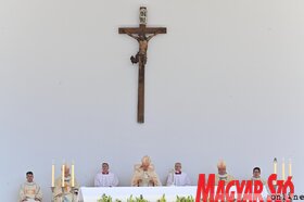 Pápai szentmise a Kossuth téren (Ótos András felvétele)