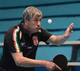 A 61 éves Klampár Tibor bebizonyította, hogy nem felejtett el pingpongozni