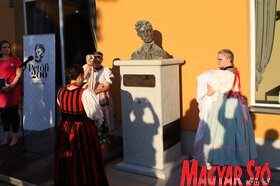 A kishegyesi Anna-napok rendezvénysorozat keretében átadták Petőfi Sándor mellszobrát, az új főtéren (Lakatos János felvétele)