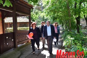 Sajtótájékoztató a palicsi víkend-telepen (Molnár Edvárd felvétele)