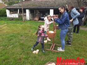 Szent György-napi foglalkozáson járt a topolyai Tájházban a Gorica óvoda Alma csoportja