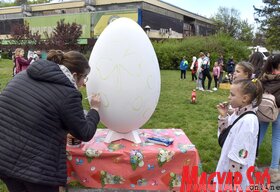 Nagypénteki tojásfestés Újvidéken az ortodox nagypéntek alkalmából (Ótos András felvétele)