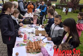 Nagypénteki tojásfestés Újvidéken az ortodox nagypéntek alkalmából (Ótos András felvétele)