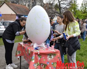 Nagypénteki tojásfestés Újvidéken az ortodox nagypéntek alkalmából (Ótos András felvétele)